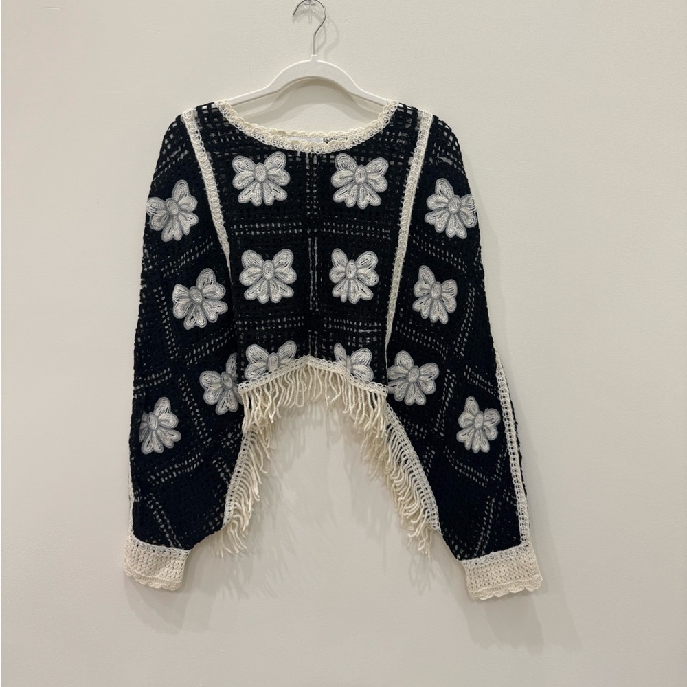 House of Harlow 1960 Black Crochet Floral Sweater Top OS Boho Fringe NWT - Picture 2 of 6